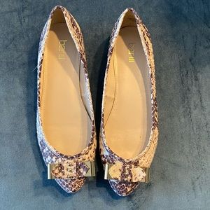 EUC Bar III Snake print flat w/bow accent - Sz 6.5